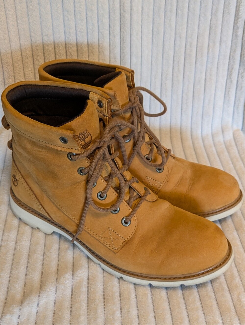 Timberland Tan Nubuck Lace-Up Boots